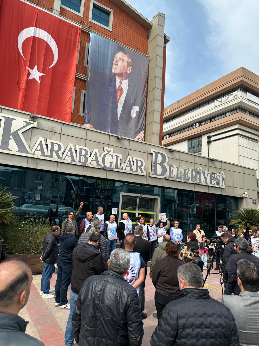 nihat63's tweet photo. Tüm Bel-Sen İzmir 2 Nolu Şube olarak Karabağlar Belediyesinde ödenmeyen TİS alacaklarımız, performans ve arazi tazminatlarının ödenmesi için basın açıklaması yaptık.

YAŞASIN ÖRGÜTLÜ MÜCADELEMİZ! https://t.co/qoETa0DuQS
