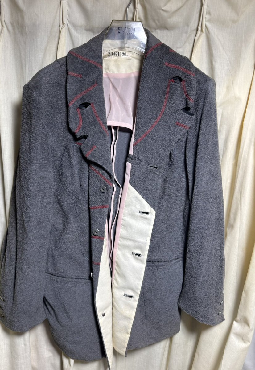takehiro247's tweet photo. 20471120 99awだと思う　抜け殻くんジャケット　もしかしたら00ssかも　セットアップでコレのパンツもあります。　この頃に発売された　ウルトラサンダルとよく合わせてた。　ただサンダル　靴擦れがひどくて😭
東京リサイクルだから00かな😅 https://t.co/YEVMbSsMtN