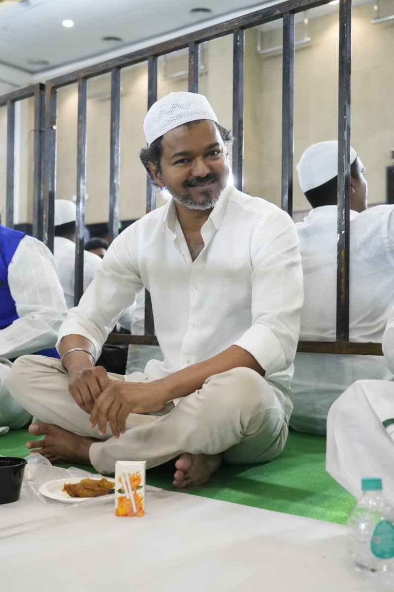 Surya_vj_07's tweet photo. If you like these guy just repost it .
Iftar special ✨
Follow pannunga fb pannuren 🫂
#todaypic #TVKVijayHQ https://t.co/gIigJsLJRj