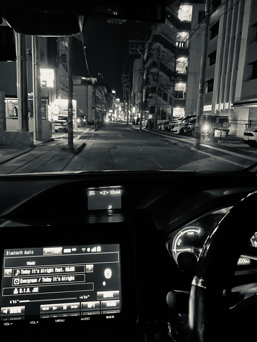 BustaPapa's tweet photo. 今日はいつもより何か疲れた
みんな今日もお疲れ様です

俺が3つの頃に親父は消えたから
あんまり家族のあたたかさ知らないけど

仕事してると家族のあたたかさを
感じるよ

そうゆーのいいよね
俺も感じていいよね https://t.co/tpoe57IOU1