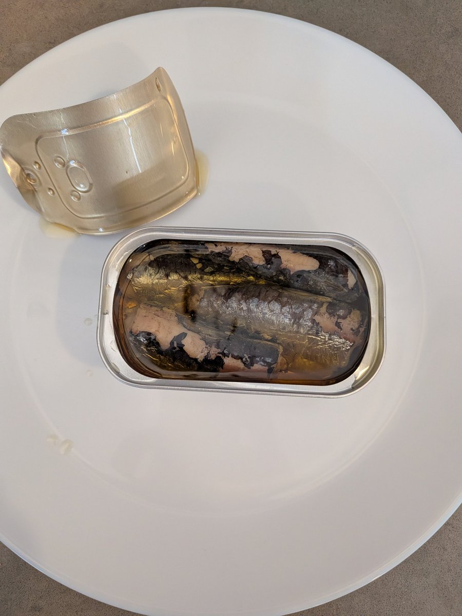 Comicsthegather's tweet photo. #Sardines https://t.co/7NtCNuouoI