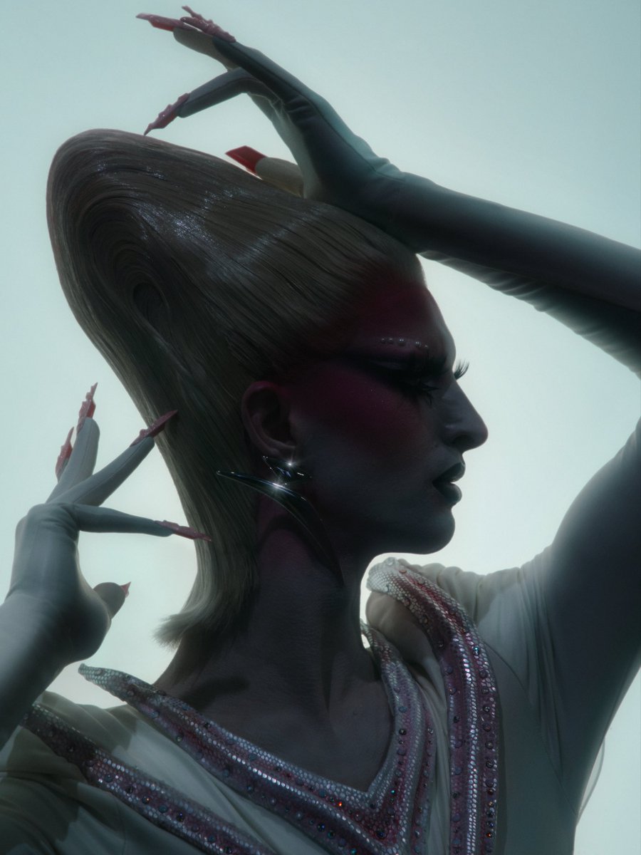 theonlynaomy tweet media