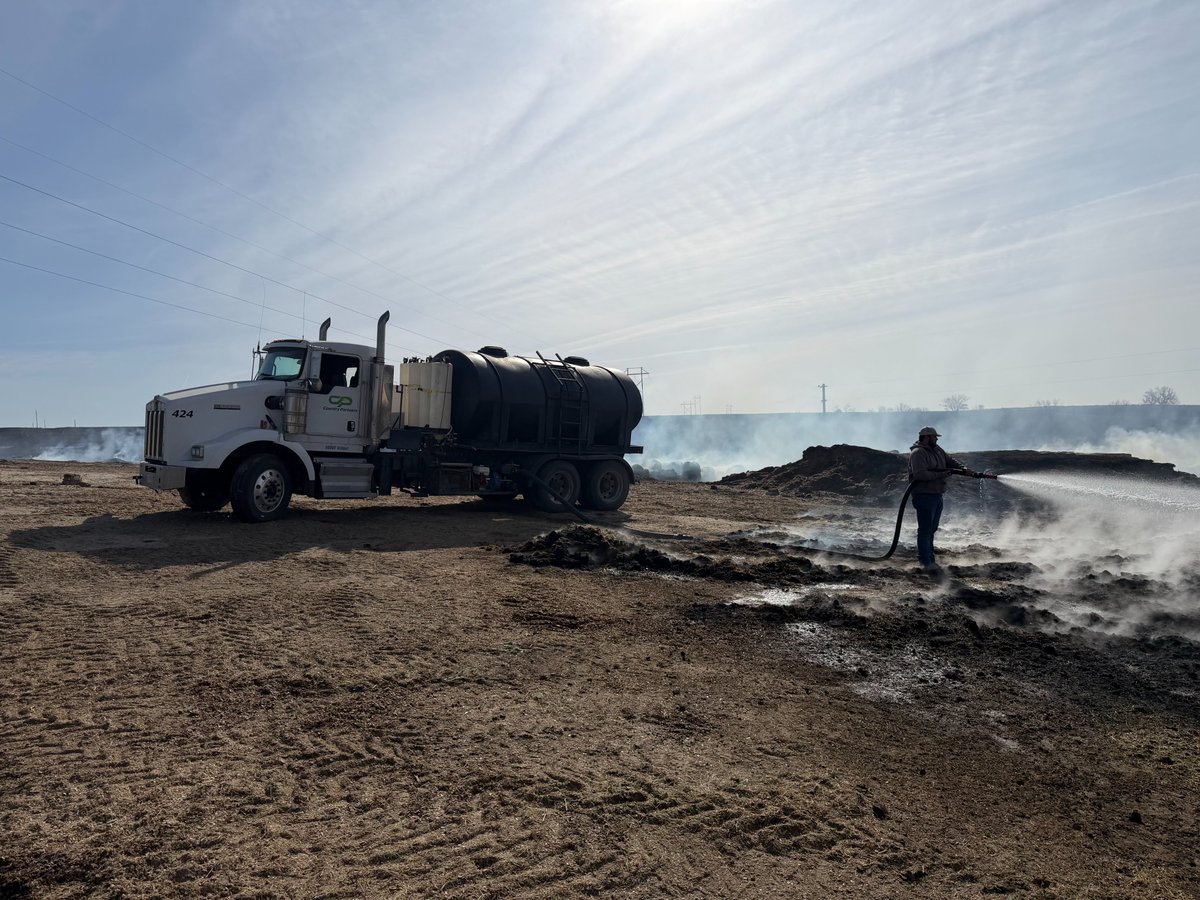 CountryPartner's tweet photo. A huge thank you to the first responders who worked tirelessly during the wildfires. 

We’re also proud of our Country Partners team—volunteering countless extra hours, delivering fuel, 60,000+ gallons of water &amp; food to support those on the front lines. https://t.co/eEkVUW7c6S