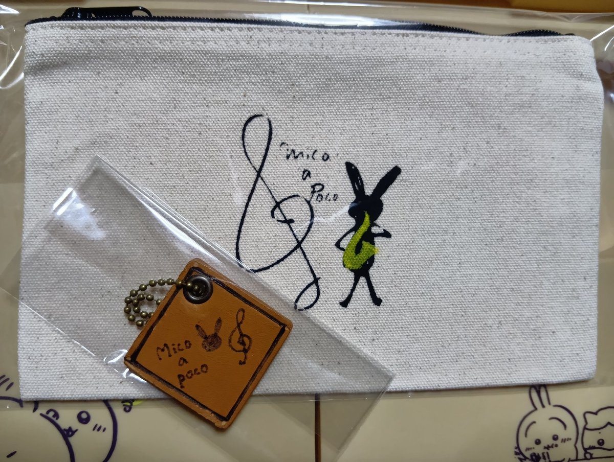 グッズ受け取りましたぁ~✨🥰✨
発送ありがとうございました🙂‍↕️
手書きのメッセージカードまで入ってて嬉しくなっちゃいました🥰
大切に愛用したいと思います…😆

もったいなくて開封できるか分からないですが…😅