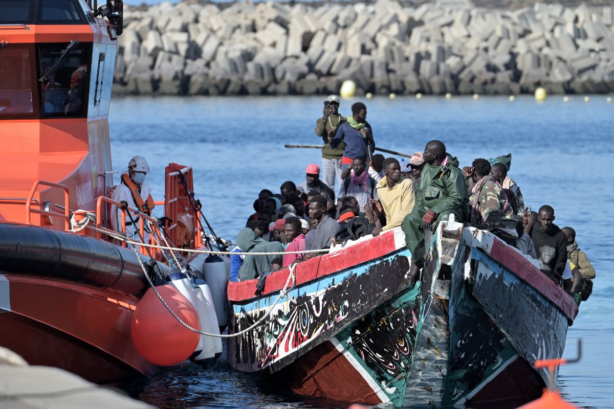 🇪🇸 | Moncloa aprueba un fondo de 287 millones de euros destinado a la «atención humanitaria» de inmigrantes, con el objetivo de reforzar los recursos de acogida, asistencia y gestión en distintos puntos del país.

La partida se enmarca en la respuesta del Gobierno al aumento de