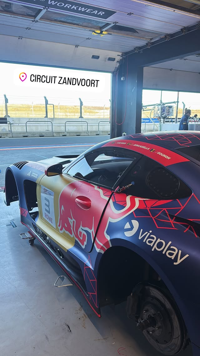 Laura 🦋 tweet media