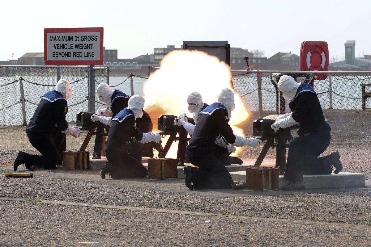 Royal Navy tweet media