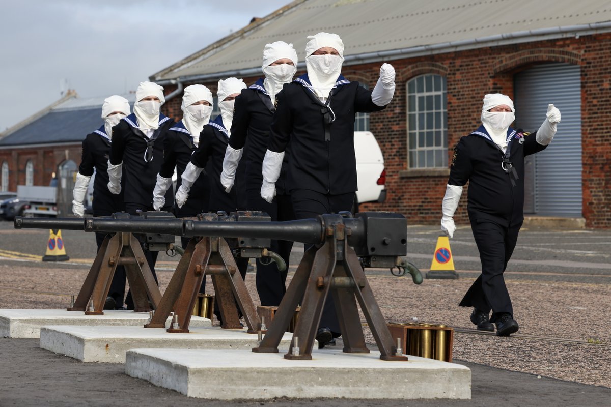 Royal Navy tweet media