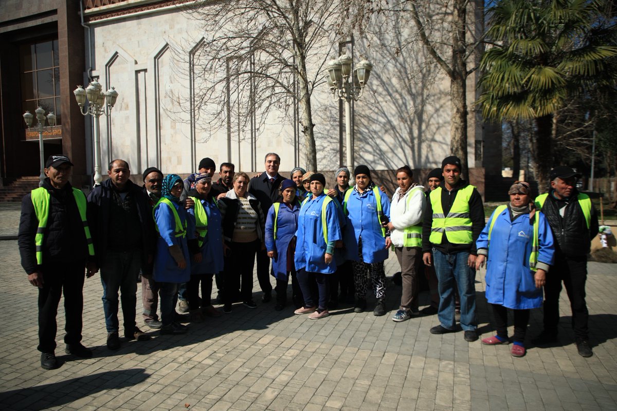 Niyazi Bayramov asudə vaxtında şəhər sakinləri ilə görüşüb

Daha ətraflı:
shorturl.at/qOvfK
