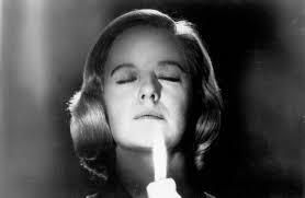 TalkingPicsTV's tweet photo. Classic British film directed by #BryanForbes with an award winning performance from #KimStanley in:
SEANCE ON A WET AFTERNOON (1964) 4pm with #RichardAttenborough #NanetteNewman #MarkEden thriller #TPTVsubtitles https://t.co/KnMK7c1LVy