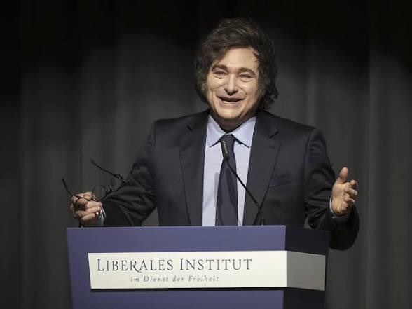 Donald Trump Jr Q tweet media