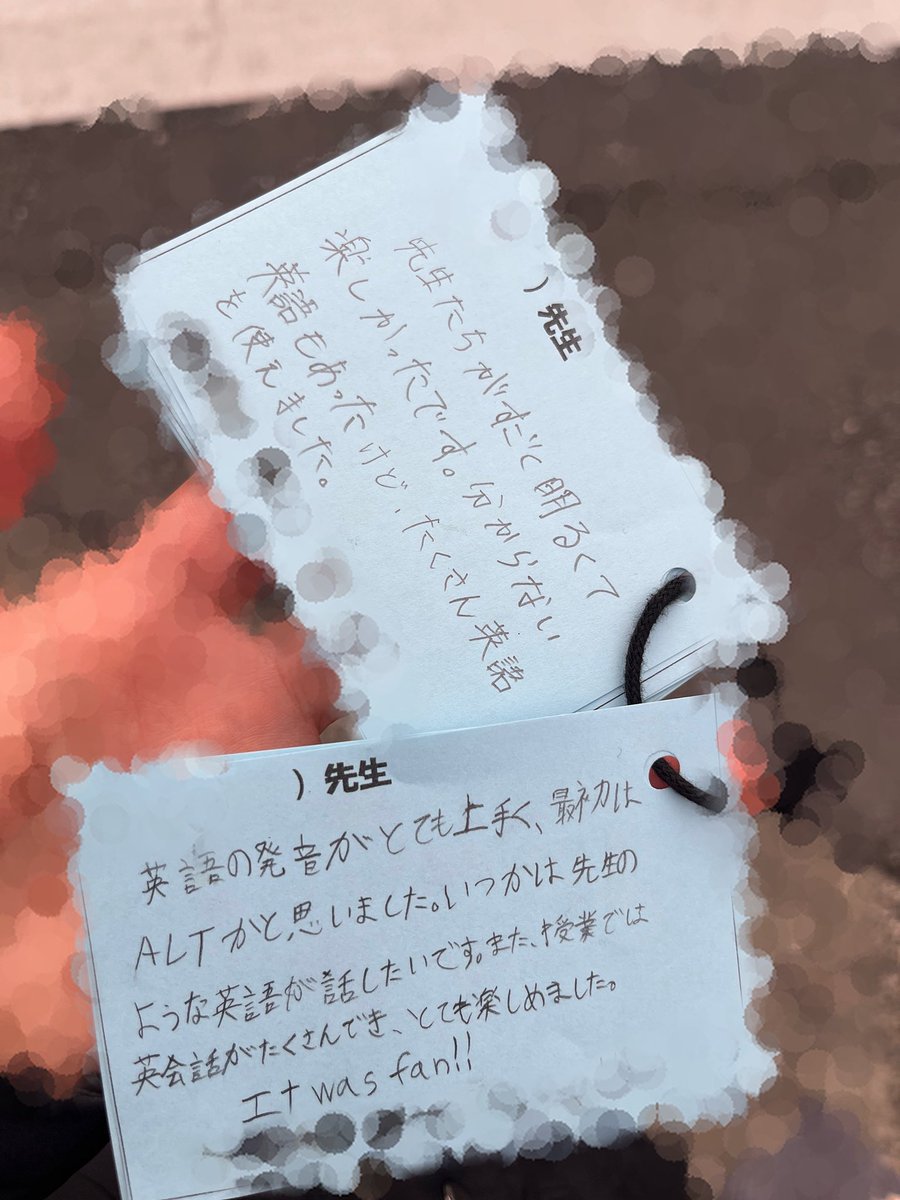 rollc_ake's tweet photo. 中学生へ授業をしたら、思いがけずに素敵なコメントを頂いて、次の原動力になった💖
ALTとの連携授業、ずっと一年やってきたことを噛み砕いてやってみて、難しかったって声もあったけど、自分が大切にしていることを感じてくれた人が少しでもいたのは嬉しい。

常に自分を客観視して謙虚に学びつつ… https://t.co/LIyfNyCh5J