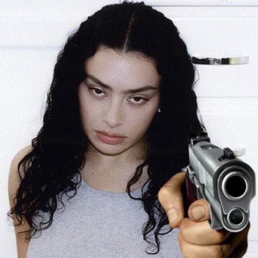 AirFire30's tweet photo. J’ai pas eu ma place pour Lorde à Lyon https://t.co/clcEJLOUYh