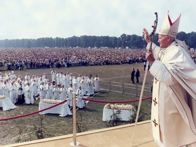 BossPaul72's tweet photo. @NJ_Timothy Pope John Paul II in Manchester https://t.co/flZiB9Hqd3