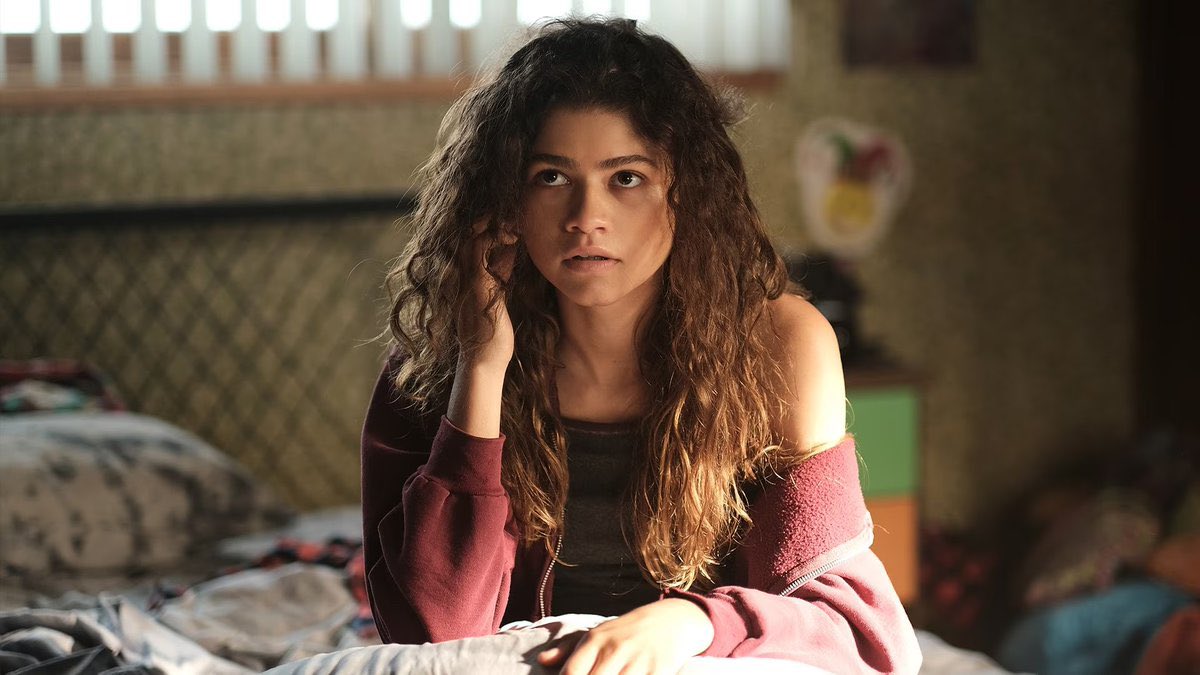 updatecultura's tweet photo. Zendaya sobre a terceira temporada de “Euphoria”:

“Já vi um pouquinho do que vem por aí. As gravações aconteceram muito rápido. O que normalmente leva oito meses para ser filmado foi feito em quatro. Estou animada para que o resultado final fique lindo.” https://t.co/uixMo5SG3Q