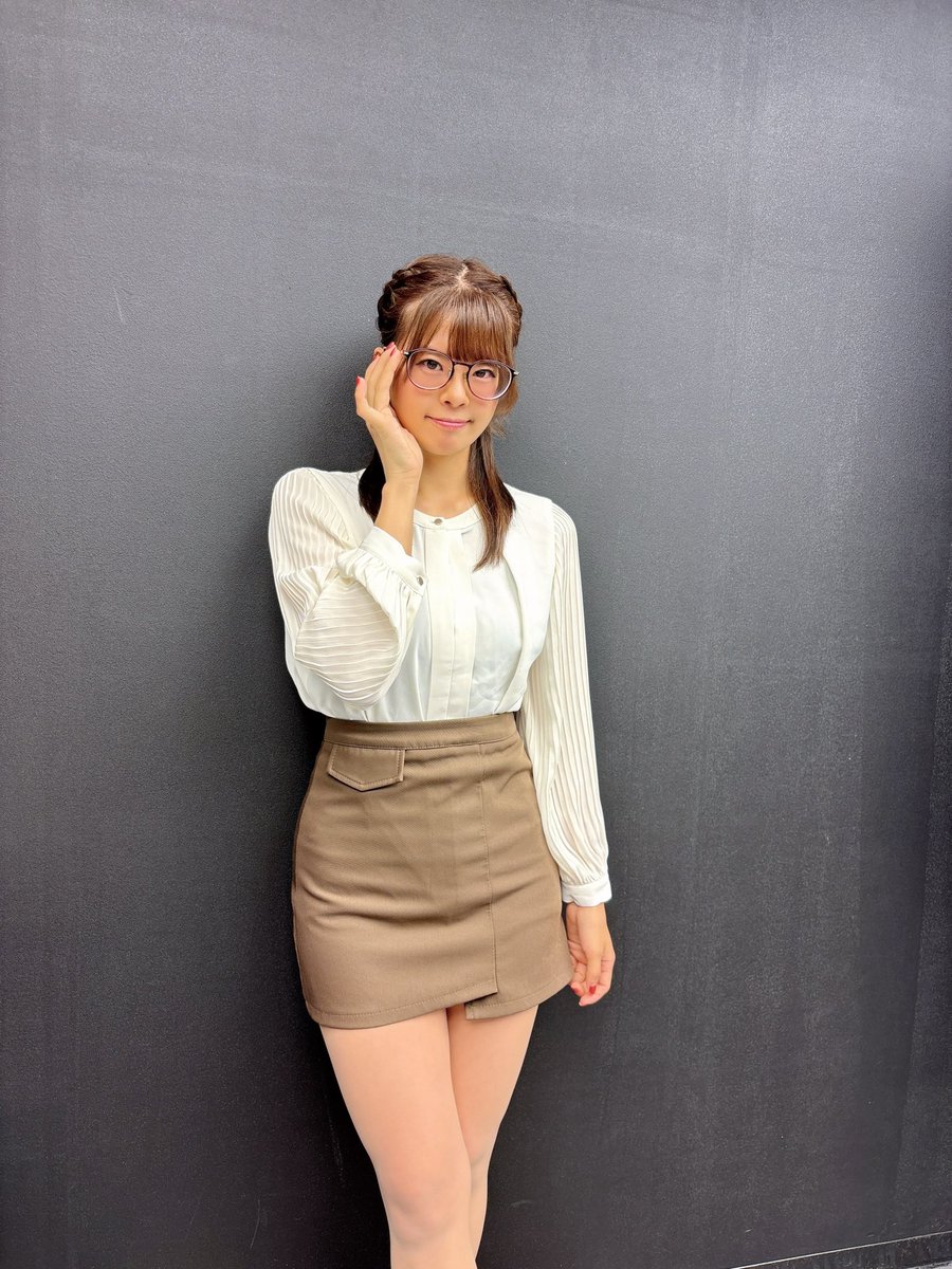 yuyu_tabuchi's tweet photo. ワロップ番組ありがとうございました📺

現地に見に来てくれた方、
配信を見てくれた方ありがとう！！！

OL風どうだった？💭👩‍💻
ゆゆは度入りガチメガネでした👓

るかちゃんギャグ褒められて嬉しかったけど受賞出来なくて悔しかった…😭
次はゲームに必ず勝つぞー🔥
#アイオケ https://t.co/Z2dY8pEcRb
