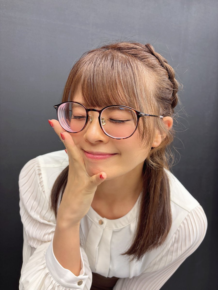 yuyu_tabuchi's tweet photo. ワロップ番組ありがとうございました📺

現地に見に来てくれた方、
配信を見てくれた方ありがとう！！！

OL風どうだった？💭👩‍💻
ゆゆは度入りガチメガネでした👓

るかちゃんギャグ褒められて嬉しかったけど受賞出来なくて悔しかった…😭
次はゲームに必ず勝つぞー🔥
#アイオケ https://t.co/Z2dY8pEcRb