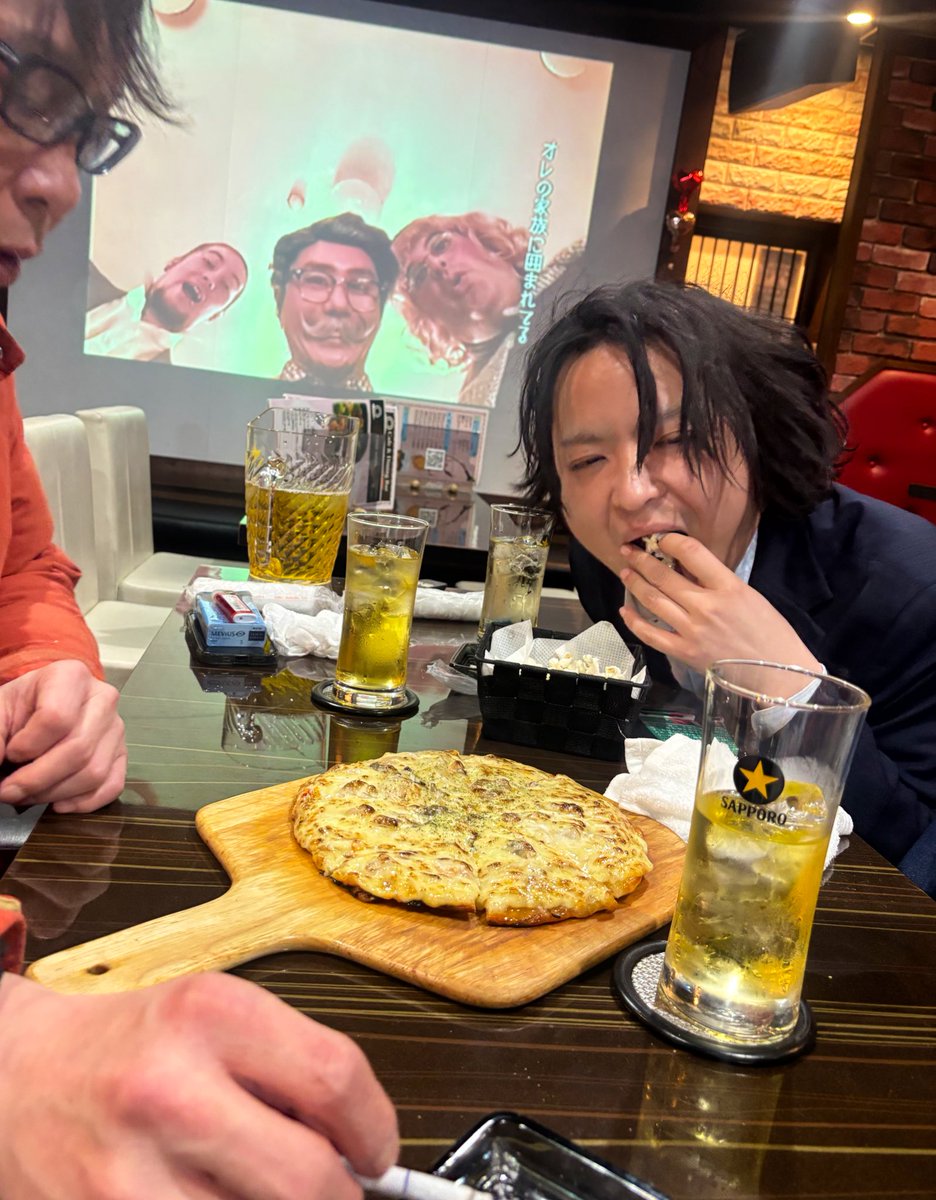 でか男 tweet media