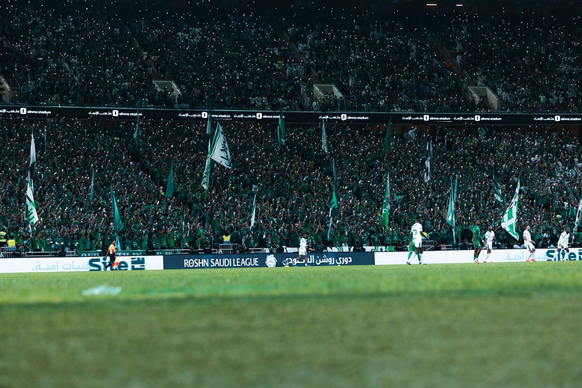 المدرج الأول tweet media