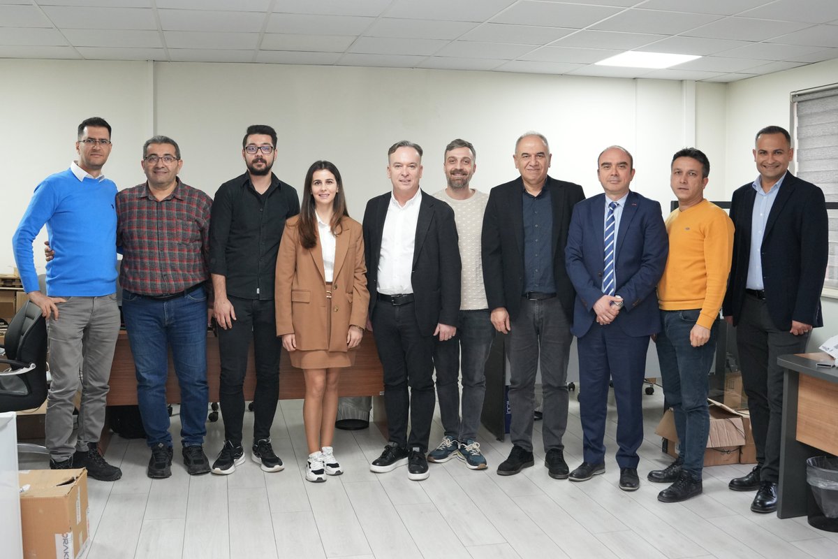 guneyeczakoop's tweet photo. Yönetim Kurulumuz, Temsilci Eczacılarımız ve Profesyonellerimizin katılımıyla tüm şubelerimizde Ramazan Bayramı’nı kutladık. Sevgi ve hoşgörünün hâkim olduğu, birlik ve beraberlik içinde nice mutlu bayramlar geçirmenizi dileriz. Bayramınız kutlu olsun.
#GEK #Bayramınızkutluolsun https://t.co/4Mpl9fXNhU