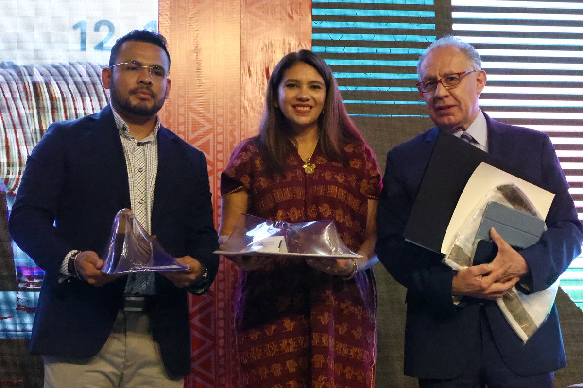tsjoaxaca's tweet photo. El Dr. Mario Álvarez Ledesma, Coordinador Académico de la Maestría en Derecho Judicial, impartió la conferencia “Derechos Humanos y Pluralismo Jurídico, un insoslayable dilema par la justicia y los juristas”, donde destacó que la función jurisdiccional exige no solo conocimiento de la ley, sino autonomía, independencia y responsabilidad ética.

Advirtió sobre los desafíos de la IA y las nuevas tecnologías en la justicia, subrayando la necesidad de verificación humana para evitar sesgos, errores o decisiones sin matices. Asimismo, señaló que ni la repetición de prácticas comunitarias ni el pluralismo cultural eximen del análisis ético de cada resolución.

La conferencia se realizó en la XX Reunión Internacional de Abogados Penalistas.

#ReuniónPenalistasOaxaca
