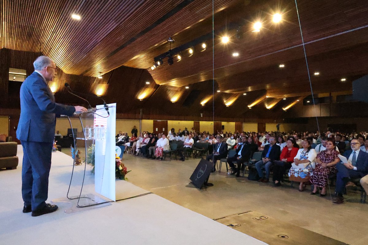 tsjoaxaca's tweet photo. El Dr. Mario Álvarez Ledesma, Coordinador Académico de la Maestría en Derecho Judicial, impartió la conferencia “Derechos Humanos y Pluralismo Jurídico, un insoslayable dilema par la justicia y los juristas”, donde destacó que la función jurisdiccional exige no solo conocimiento de la ley, sino autonomía, independencia y responsabilidad ética.

Advirtió sobre los desafíos de la IA y las nuevas tecnologías en la justicia, subrayando la necesidad de verificación humana para evitar sesgos, errores o decisiones sin matices. Asimismo, señaló que ni la repetición de prácticas comunitarias ni el pluralismo cultural eximen del análisis ético de cada resolución.

La conferencia se realizó en la XX Reunión Internacional de Abogados Penalistas.

#ReuniónPenalistasOaxaca