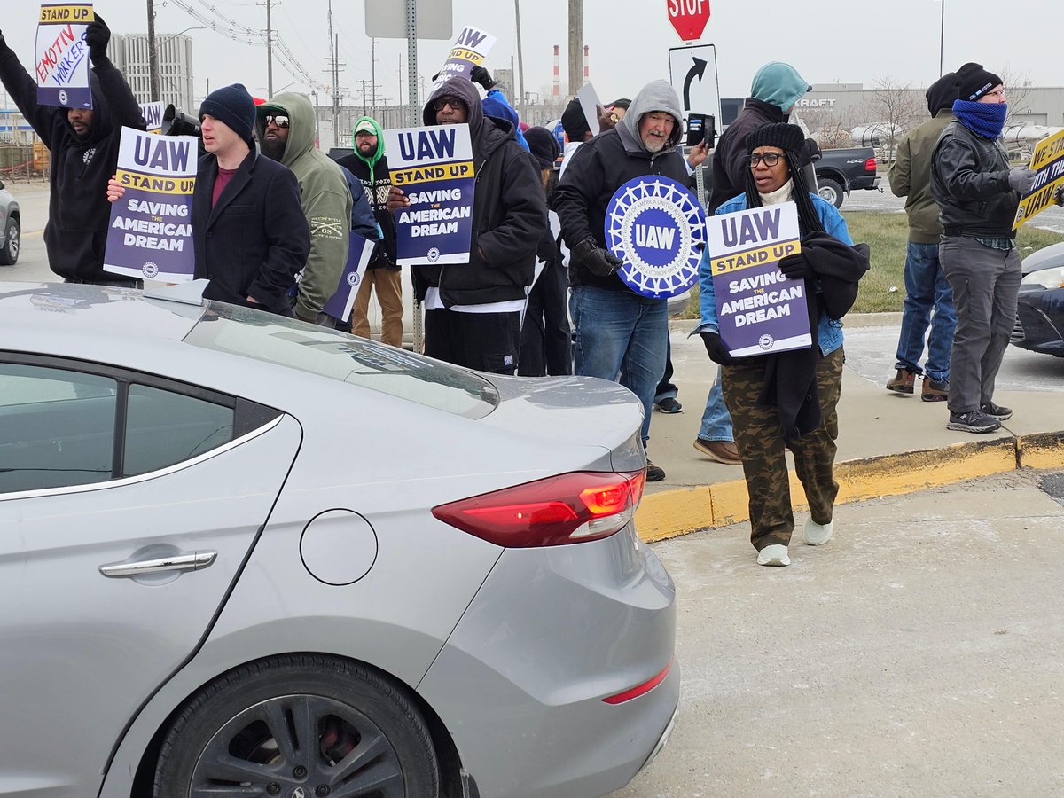 UAW tweet media