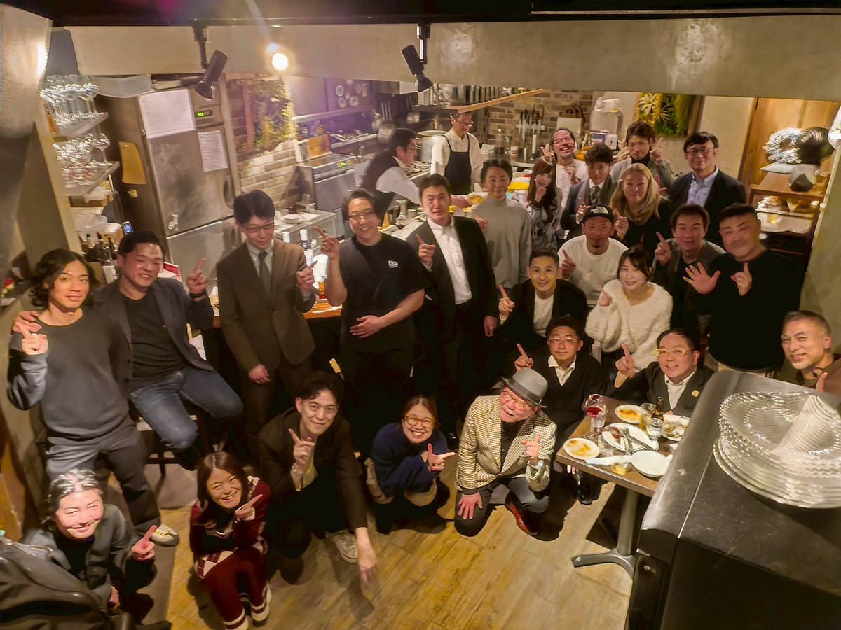 anmitsu4200's tweet photo. ドリアシ交流会

夢を追う人とその夢を応援する
経営者のコミュニティー。

個性的で素敵な方たちばかりでした。

#ドリアシ https://t.co/OzRVWKlfi8