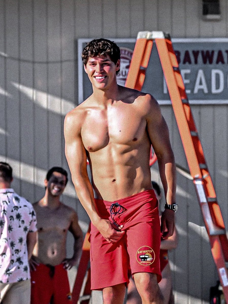 mistermendes08's tweet photo. hm…noah beck? https://t.co/cILwUH3IDP