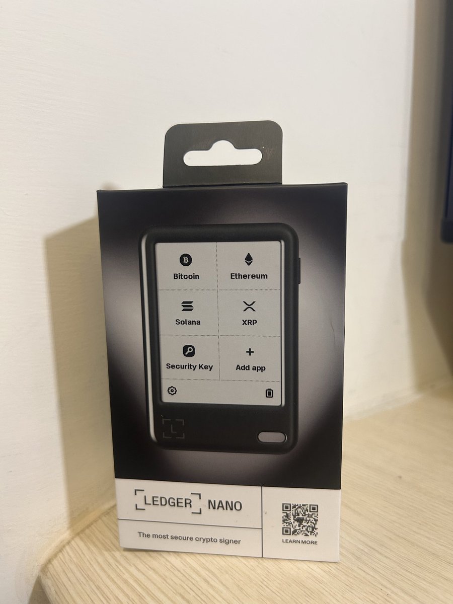 收到<a href="/karma_wizz/">Wizz.hl 🇹🇼 🇯🇵</a> 老闆空投的冷錢包！謝謝老闆

每週二聽《EdgeMen》本是為了學專家的邏輯分析，好讓我在預測市場少繳點學費...
結果分析還沒學完，先被老闆的冷錢包「空投」砸中！🤭🤭

真心推薦大家去聽，不管是泰國大選、網飛併購，還是最近大家最瘋的