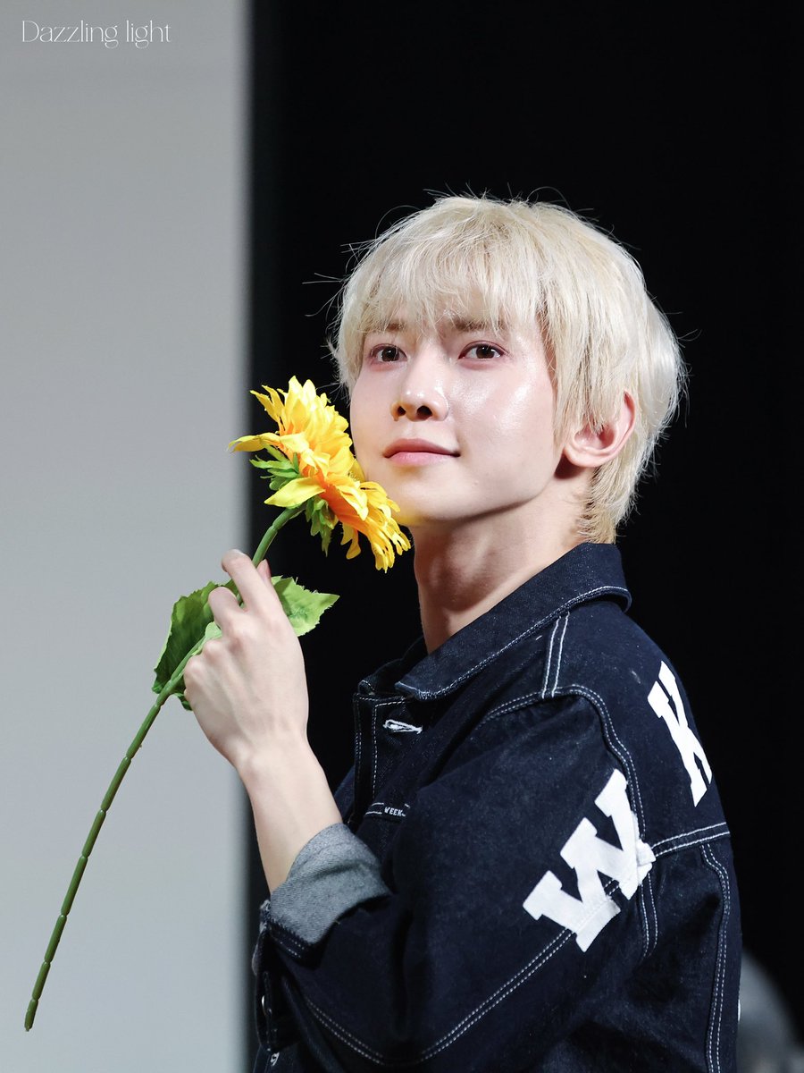 DZLGT___'s tweet photo. 260317 apple music fan sign
#YEOSANG #에이티즈 #여상 #ATEEZ https://t.co/1EC9t4GJHm