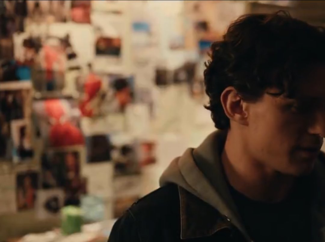 anyaltman's tweet image. la manera en la que mj tiene en su cuarto todo fotos de spiderman aaa ella va a volver a encontrarlo y a descubrir la identidad de peter parker por su cuenta no podria estar mas sentado por este plot 😭