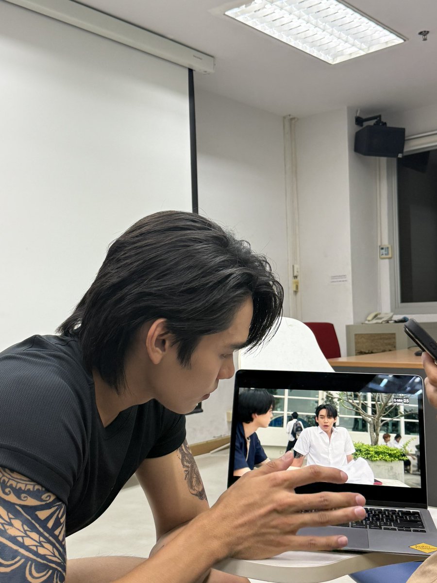 ดาวตกหุ่นยนต์แบตน้อย tweet media