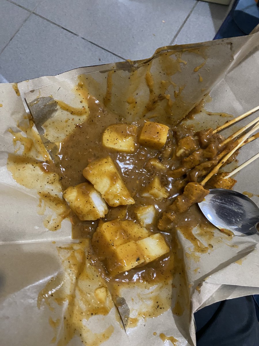 Kena lagi sad food (,: 

asin banget anjirrrr, mau kawin kali ya abangnya
