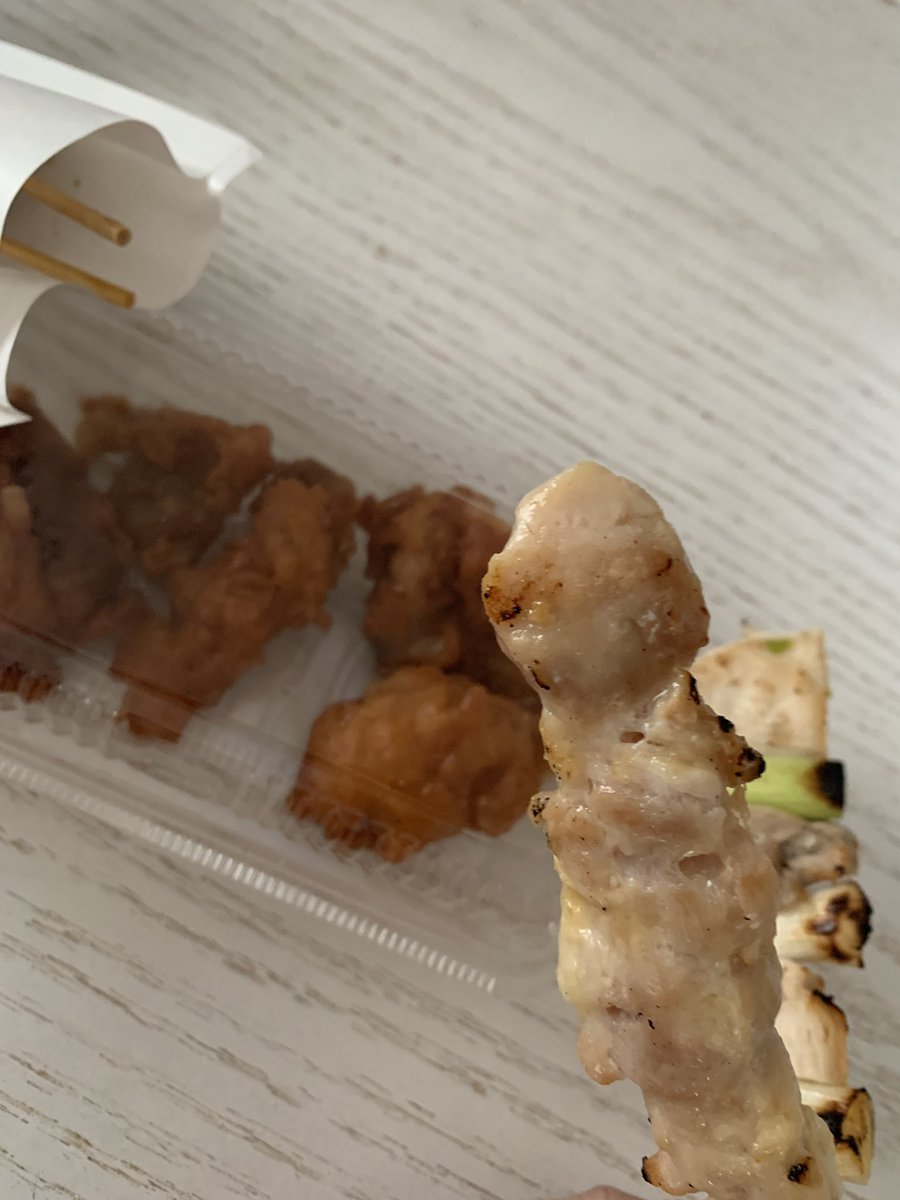 akiko_aduko's tweet photo. お肉屋さんで唐揚げと焼き鳥を買ってみた！ https://t.co/N1dBGQVcLf