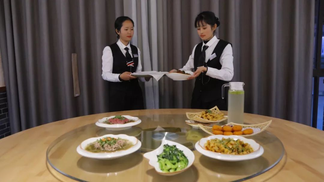 Tasman Tasmkou tweet media