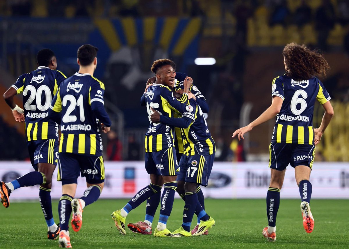 OrgFenerkolik's tweet photo. ✍️Spor yazarları Fenerbahçe için ne dedi?

🔹"Dorgeles Nene ve 12.726 kişi!"
🔹"Talisca'dan sonra..."

🔗 https://t.co/BeFAGuqAm2 https://t.co/g3GPuOK88i