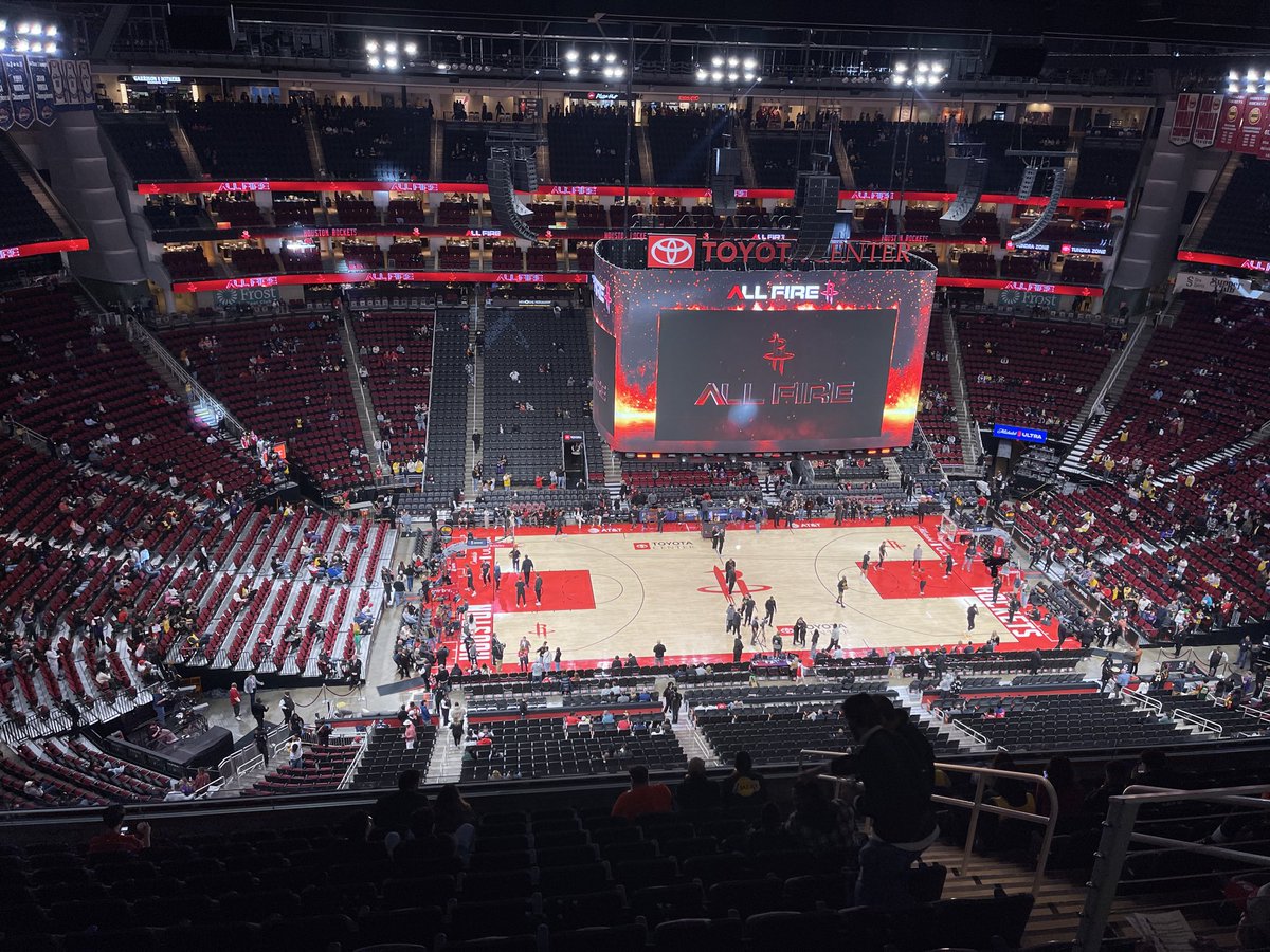 xPhantomJuJu's tweet photo. When you and the wife are both teachers, so gotta use our spring break to catch @KingJames in Houston https://t.co/nvl4FTJPI1