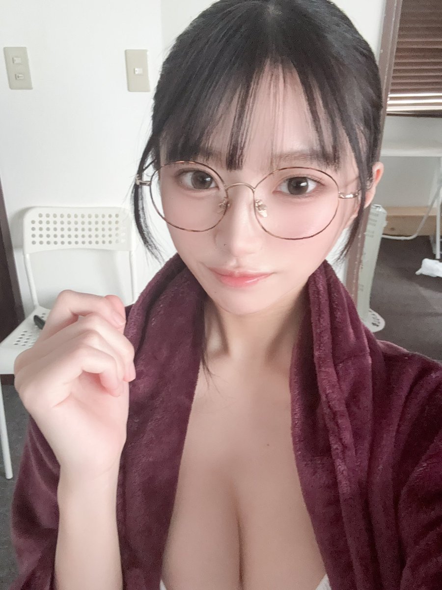 今日の撮影終わりました( *´꒳`*)

メガネを初めてかけたりなどしたっ🎀