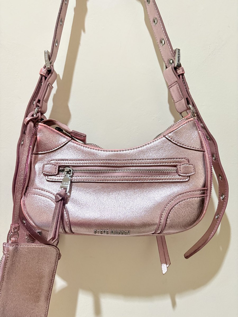 hidingfromna's tweet photo. wts tas steve madden bglowing pink rhinestone 370k

keadaan sesuai foto, detail dm
shipping from jaksel, bisa 🍊 https://t.co/NTBr3BStxT