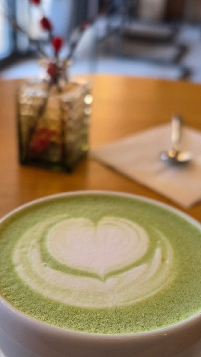 Ezada Sinn (safe to browse at work) tweet media