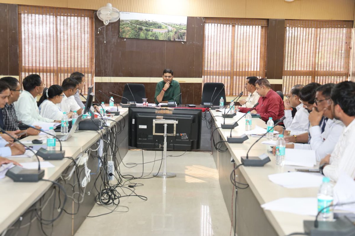 Collector Gwalior tweet media