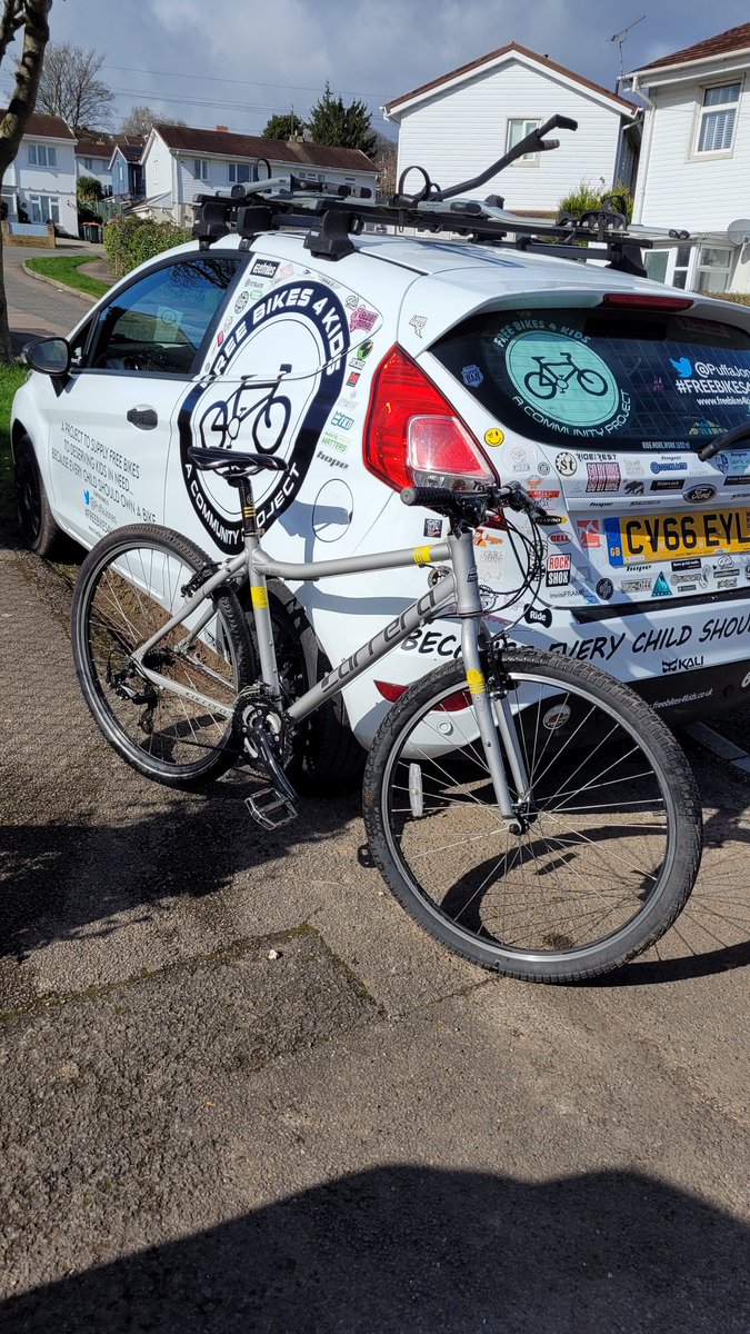 PuffaJones tweet media