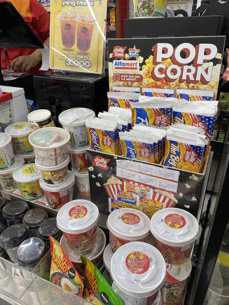 gfooditual 🕯️

Tonight’s dinner with honey chicken rice from Alfamart and Bean coffee 🫸🏻🫷🏻