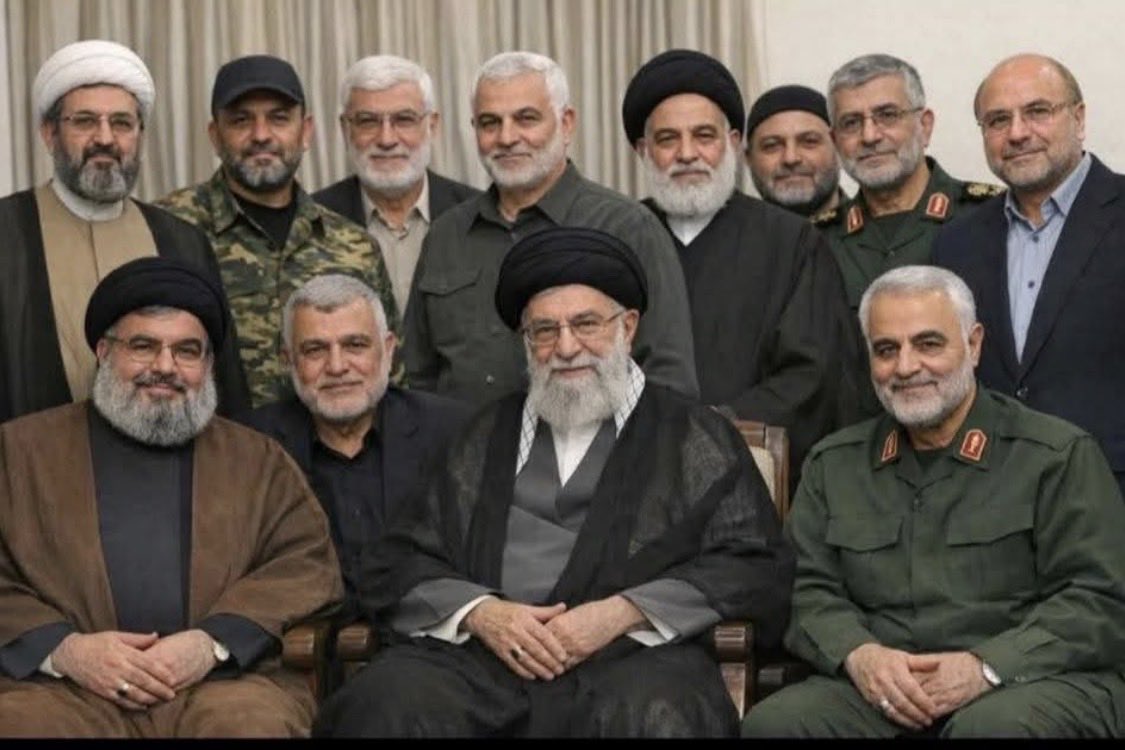 نهاية قادة #إيران وعملائهم في المنطقة نموذج عجيب ل(الجزاء من جنس العمل)
إذ قتلوا بنفس الطريقة التي استخدمت ضد الأبرياء في #سوريا وغيرها ولم يحميهم شيء مؤكدة على حتمية عدالته سبحانه {وما كان ربك نسيا}

فليحذر الظالمون مصير الظلم
{ولاتحسبن الله غافلاً عما يعمل الظالمون}

#السعودية