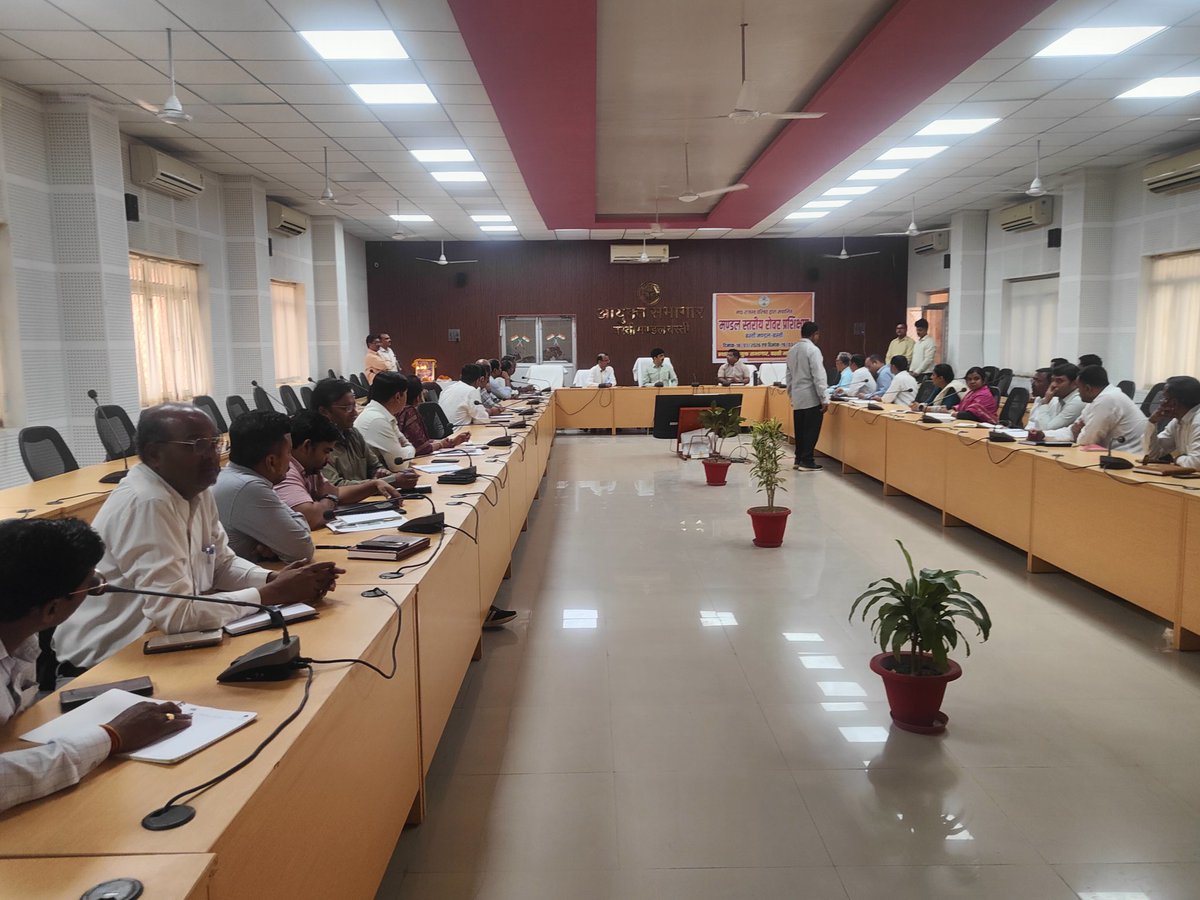 CommissionerBst's tweet photo. माननीय राजस्व परिषद द्वारा संचालित दो दिवसीय मंडल स्तरीय रोवर प्रशिक्षण कार्यक्रम के अंतर्गत आज  आयुक्त सभागार में आयोजित प्रशिक्षण कार्यक्रम में बस्ती मंडल के सभी तहसीलदार एवं नायब तहसीलदार द्वारा प्रशिक्षण लिया गयाl https://t.co/YBXSzM7r8j