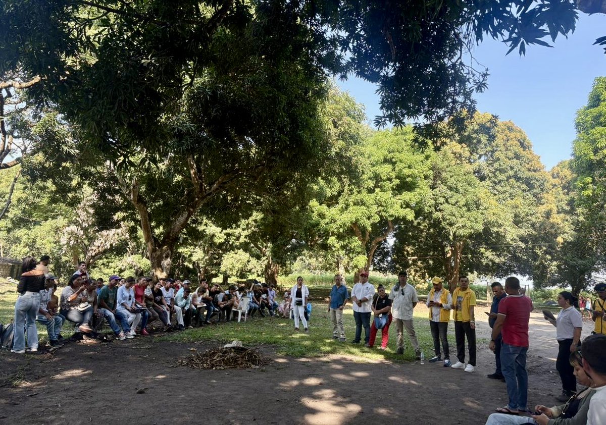 MisionONUCol's tweet image. En Honda, #Tolima, participamos en la visita interinstitucional liderada por @UAcuerdoPaz al predio rural La Condesa para revisar compromisos con la comunidad allí asentada que fue desplazada en 2025 del Catatumbo. 🧵