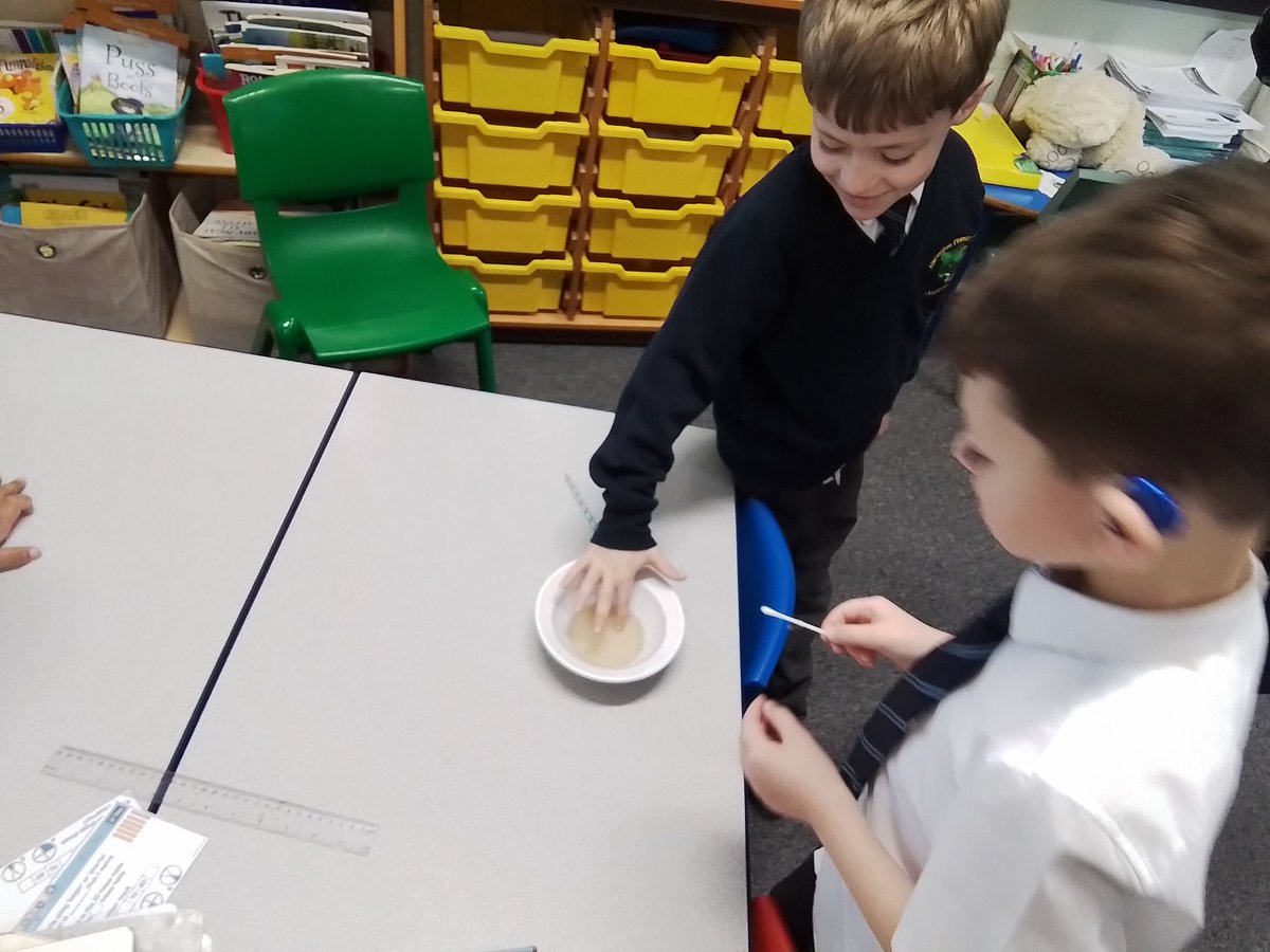 AlkringtonPS's tweet image. 2H have been experimenting with pepper and soap to understand how germs dissappear when soap is used.
#science
#2H
