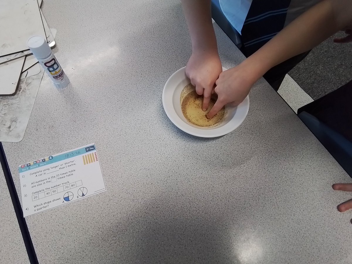 AlkringtonPS's tweet image. 2H have been experimenting with pepper and soap to understand how germs dissappear when soap is used.
#science
#2H