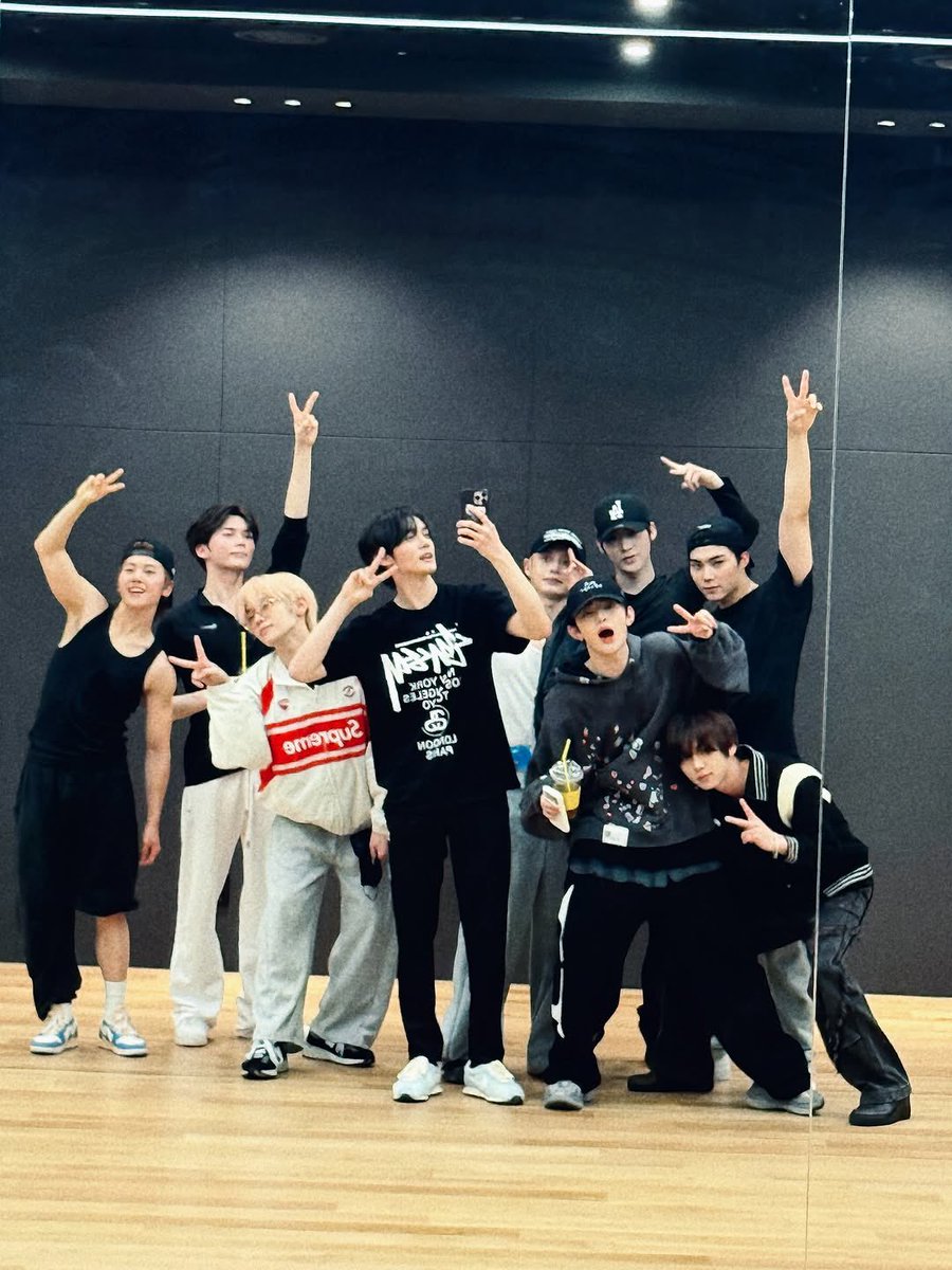 _mem0r1es_'s tweet photo. 〖Instagram〗260318 zb1official

💙💙💙💙💙💙💙💙💙 

🔗 https://t.co/W3AMnwFt4L https://t.co/FmpcQCi8VW